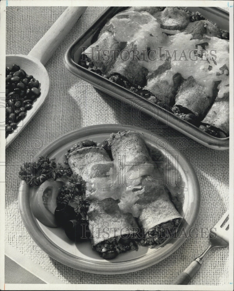 1977 Press Photo Bean Enchiladas Made With A Variety Of Beans And Added Cheese - Historic Images