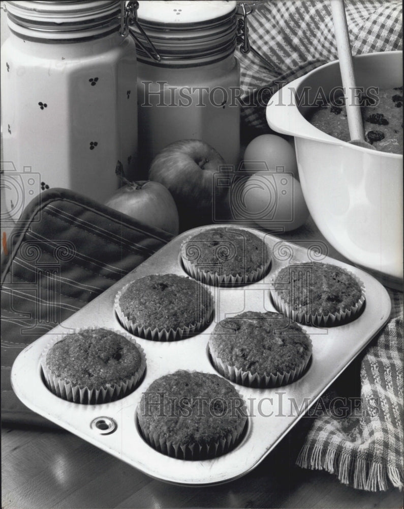 1984 Press Photo Apple Raisin Muffins - Historic Images