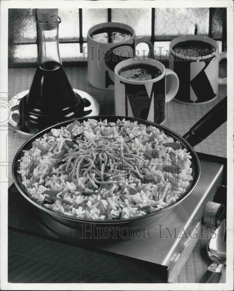 Press Photo Oriental wok rice dish Food - Historic Images