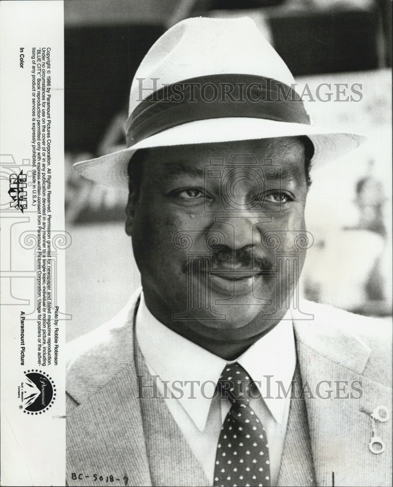 1986 Press Photo Paul Winfield Blue City - Historic Images