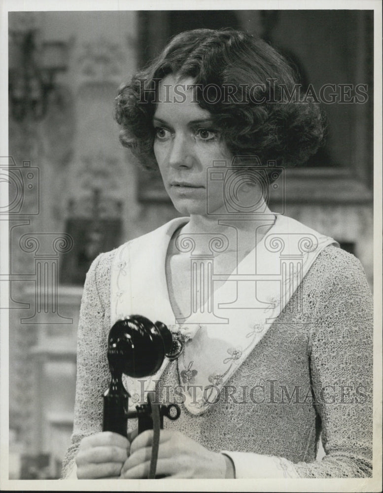 Press Photo Actress Kitty Winn with short hair in sweater - Historic Images
