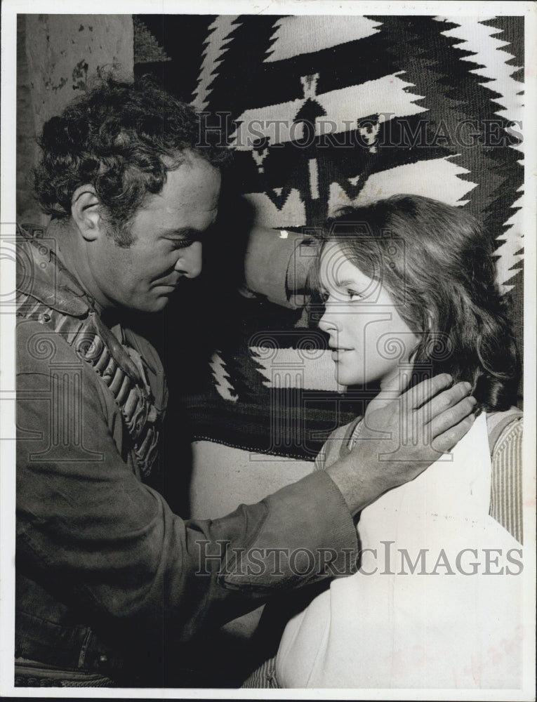 Press Photo Unknown photo of a man and woman - Historic Images