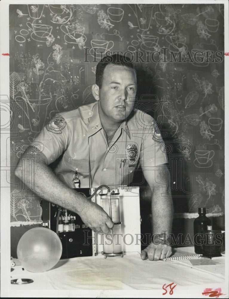 1960 Sarasota police officer Frank Scott - Historic Images