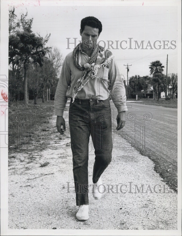 1963 Actor Peter Kramer In 50 Mile Hike Looking Grim St Petersburg - Historic Images