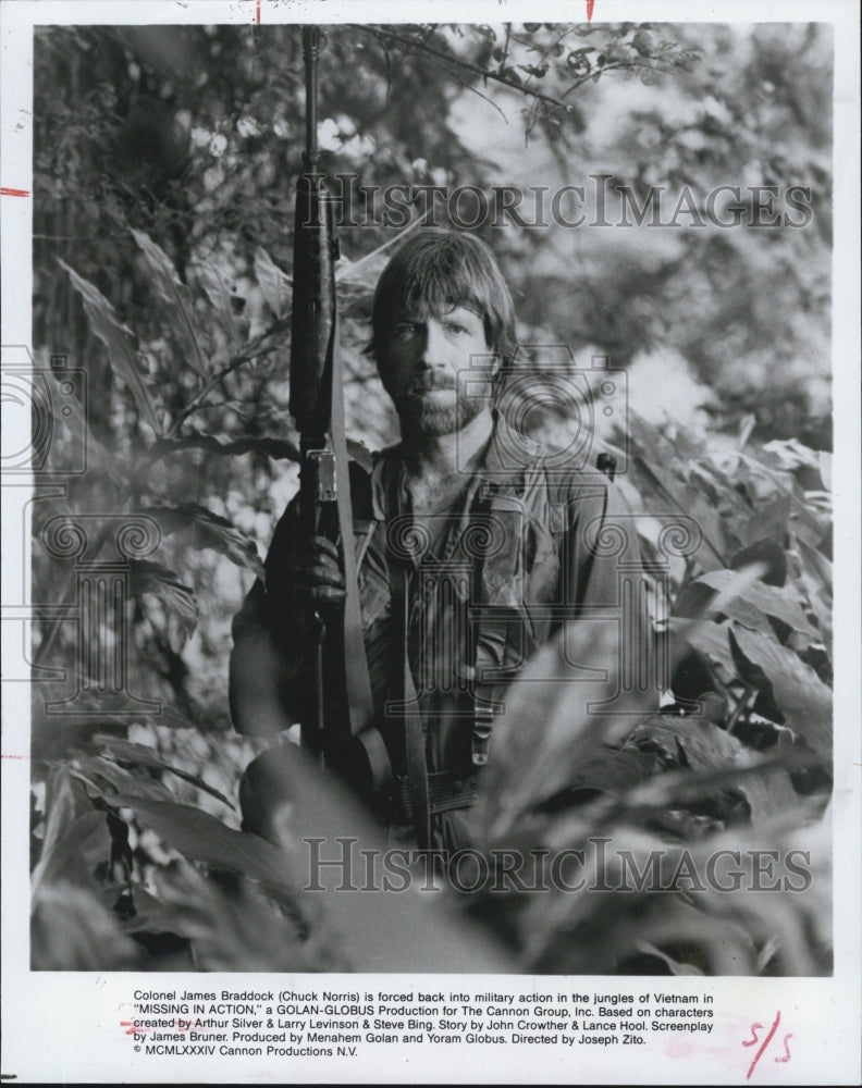 1985 Press Photo Missing In Acitopn Star Chuck Norris In Vietnam Jungles COPY - Historic Images