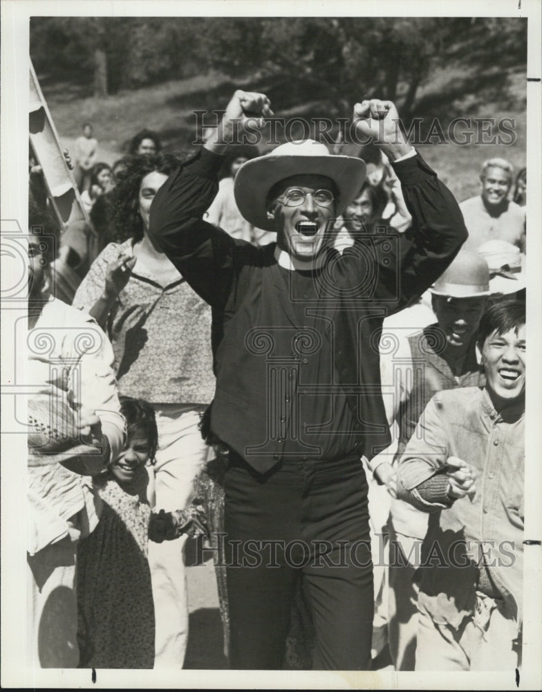 1980 Press Photo Actor Ken Howard as Father Damien in The Leper Priest - Historic Images