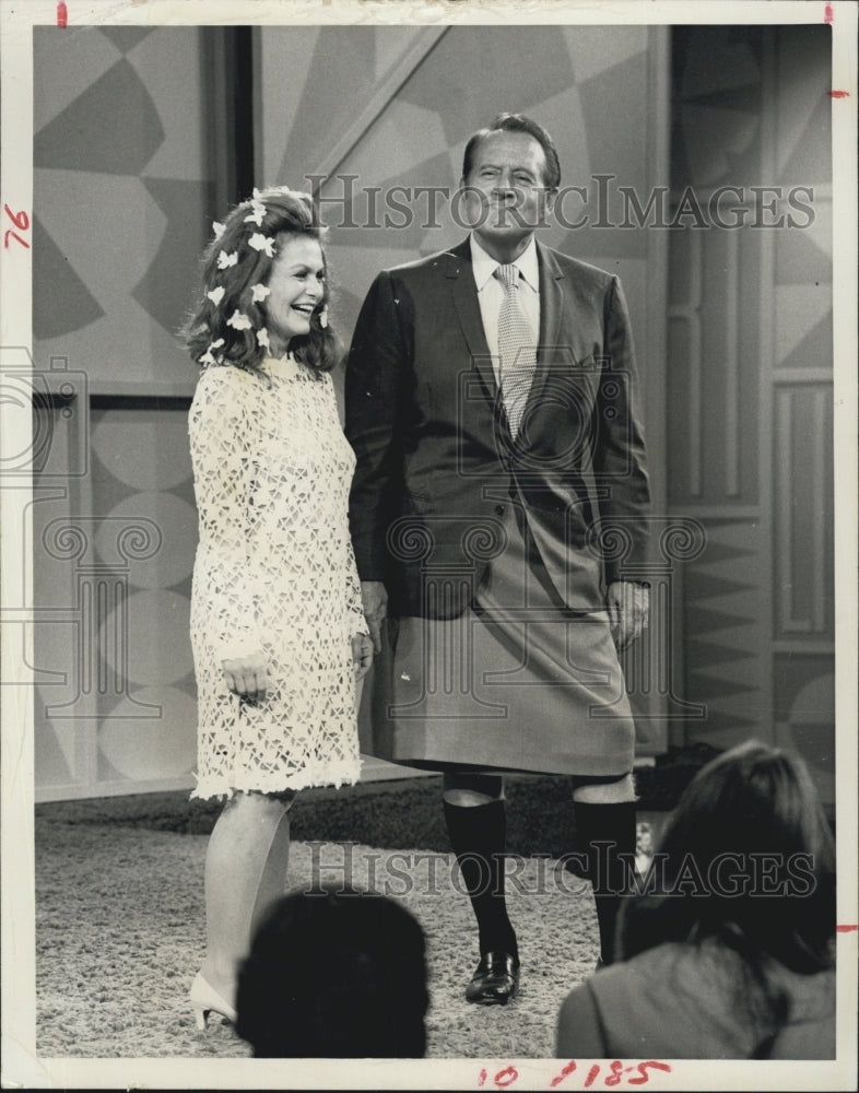 Press Photo Art Linkletter Models Men&#39;s Fashions Rebecca Welles Designer TV Show - Historic Images