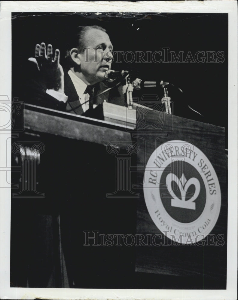 1967 Press Photo Art Linkletter RC University Series Royal Crown Co. College - Historic Images