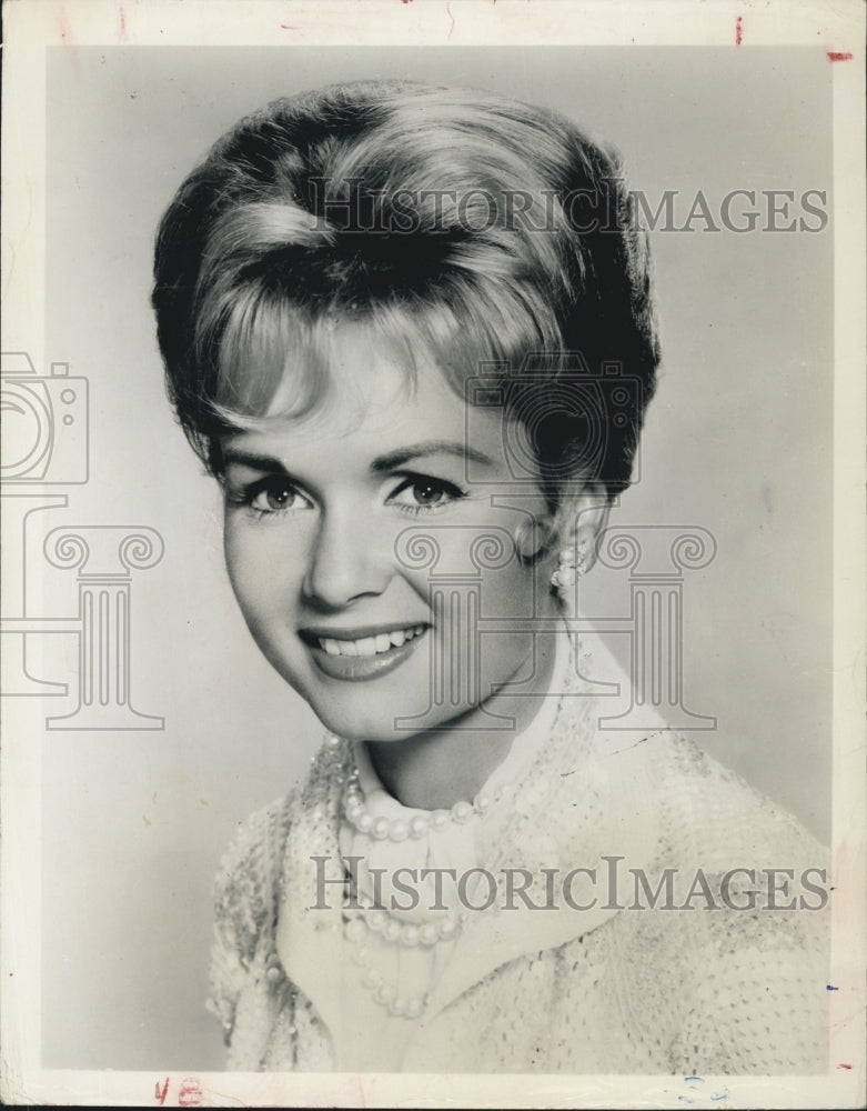 1964 Press Photo Debbie Reynolds American Actress Singer Dancer Guest Parade - Historic Images