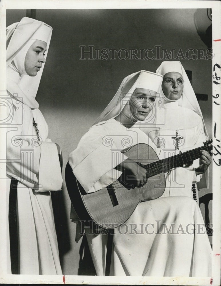 1969 Debbie Reynolds Singing Nun Minique Montaigne Marina Koshetz - Historic Images