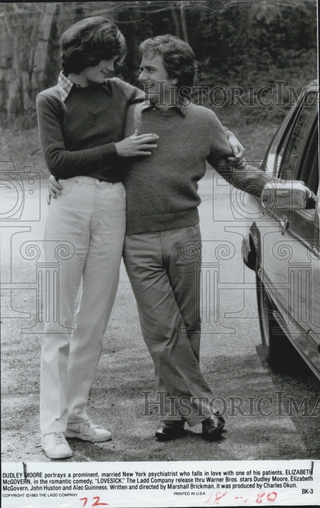 1983 Press Photo Dudley Moore and Elizabeth McGovern in "Lovesick." - Historic Images