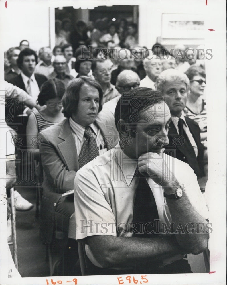 1974 Longboat Key meeting for density-cutting zoning laws - Historic Images