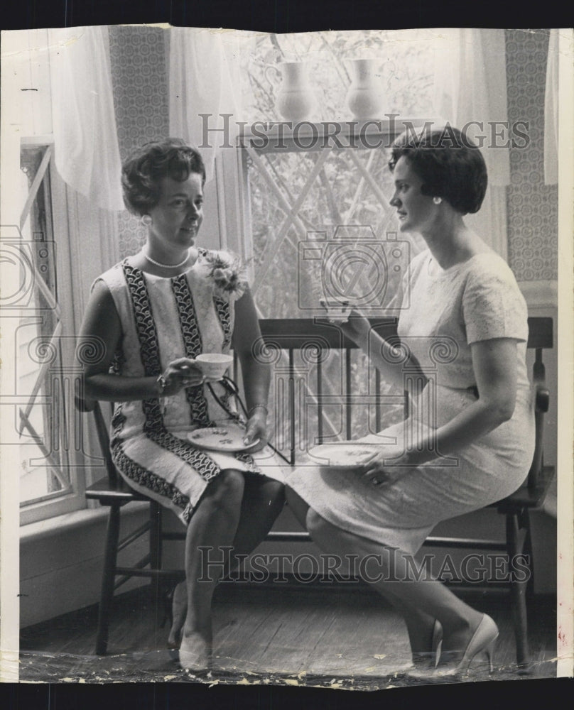1963 Mrs Mallory Horne and Mrs George Anderson enjoying a cup of tea - Historic Images