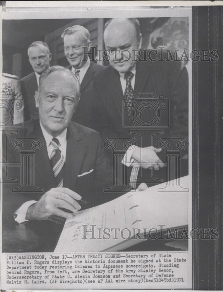 1971 Secretary Of State William P. Rogers Displays Document - Historic Images