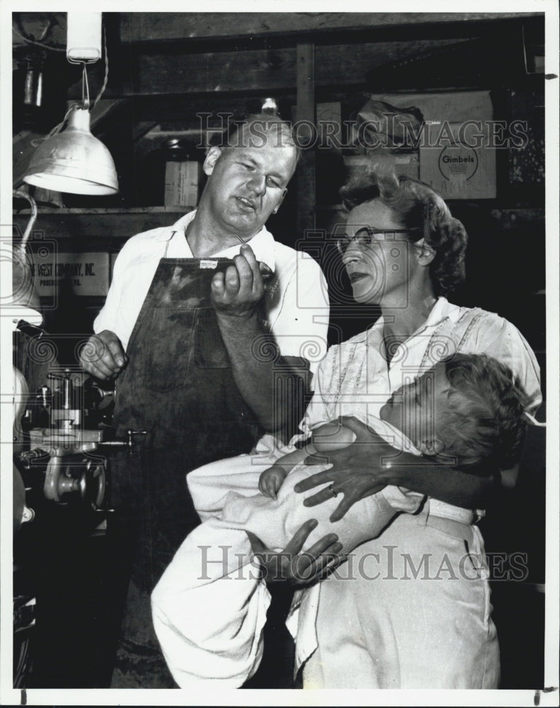 1993 Press Photo John &amp; Mary Holter With Son, Casey - Historic Images