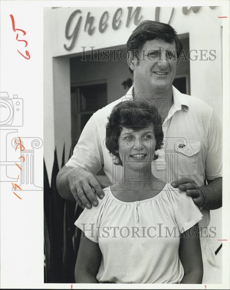 1980 Press Photo Joe &amp; Karla Kresge Waiting to see The Amazing Kreskin - Historic Images