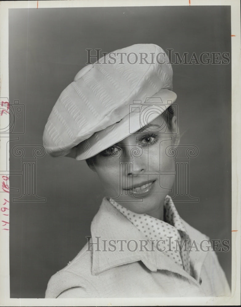 1973 Model Wearing A Brilliant Yellow, Rippled Cotton Motoring Cap - Historic Images