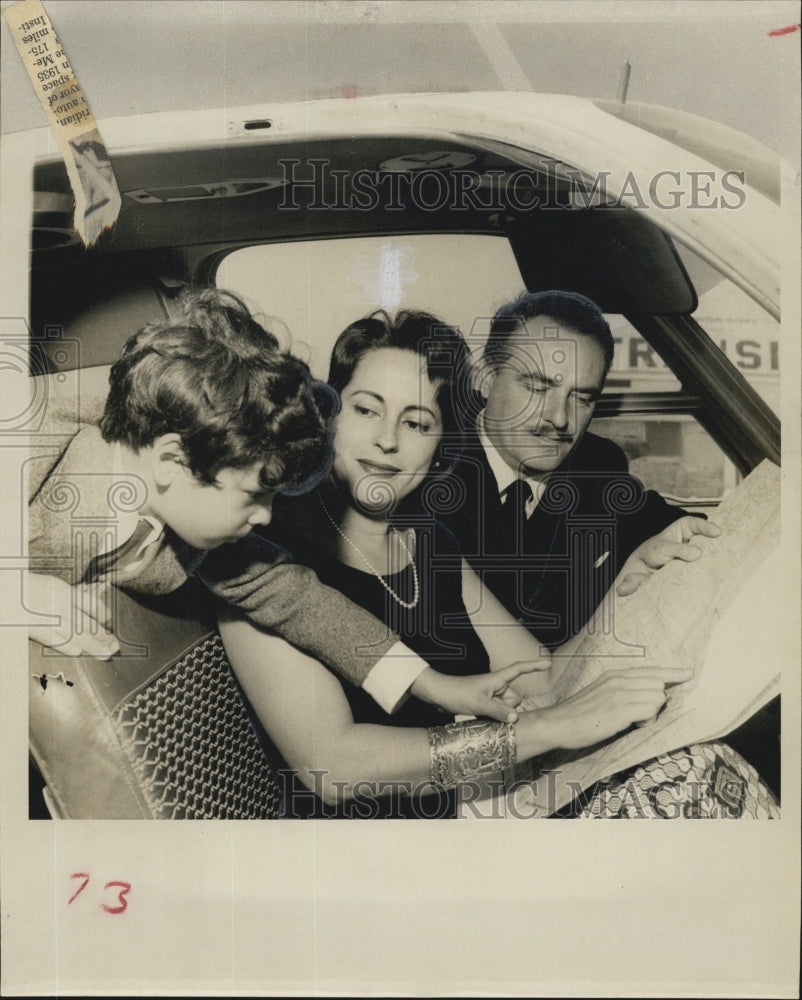 1960 Press Photo The Kokenes Family inside the car - RSG68953 - Historic Images