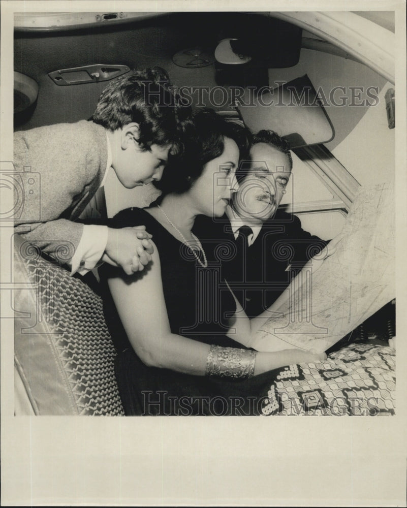 Press Photo Family flights in private planes - Historic Images