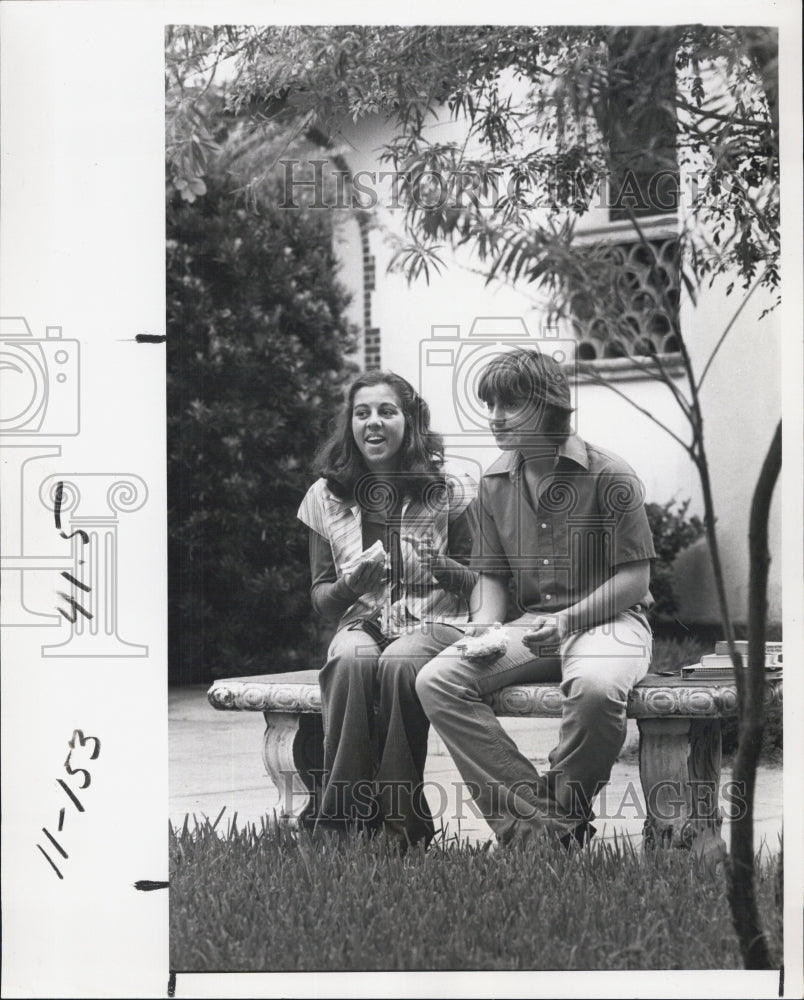 1979 Press Photo Derrick Dake St Petersburg High Senior And Friend Florida - Historic Images