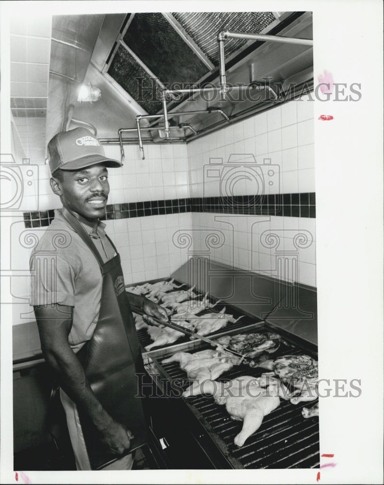 1991 Press Photo Mike Hayward Gregory&#39;s Flame Broiled Chicken - Historic Images