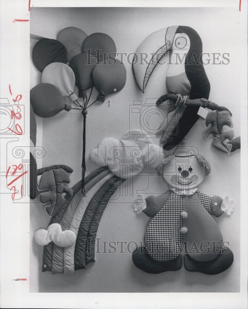 1980 Press Photo Clown Decor Soft Sculptures to Brighten Kids Room - Historic Images