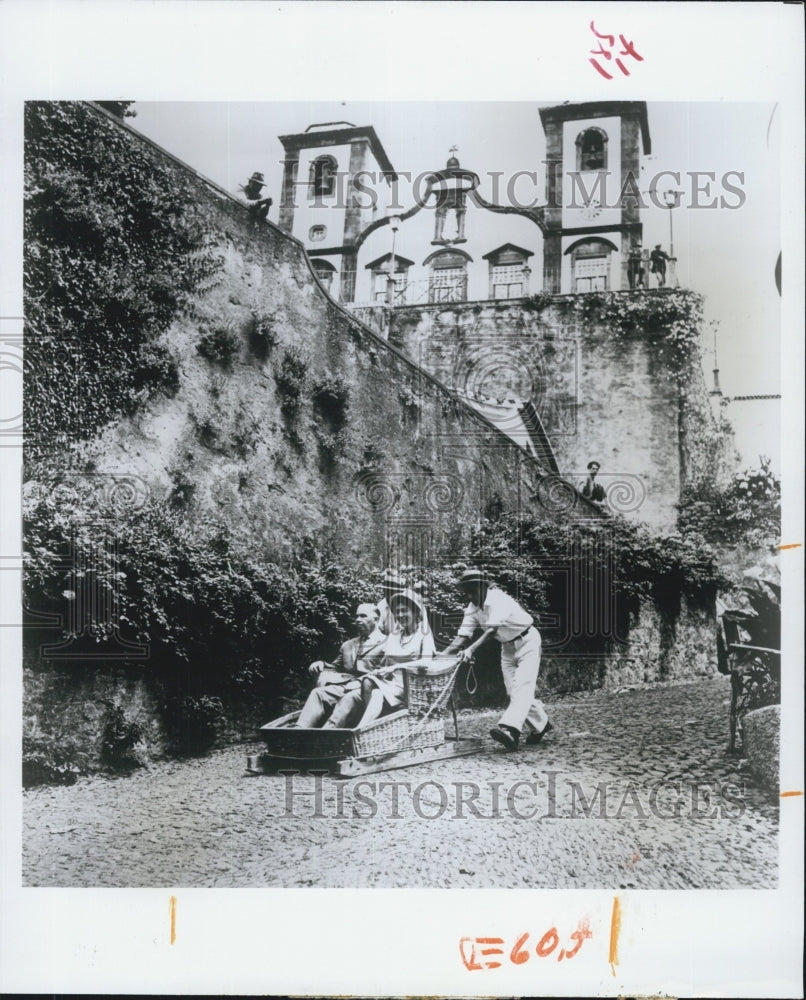 1974 Press Photo Sleigh ride in Madeira, over cobblestones from Monte to Funchal - Historic Images