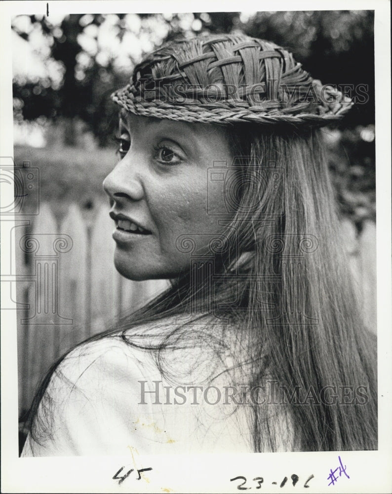 1980 Press Photo Hair Weaving - Historic Images