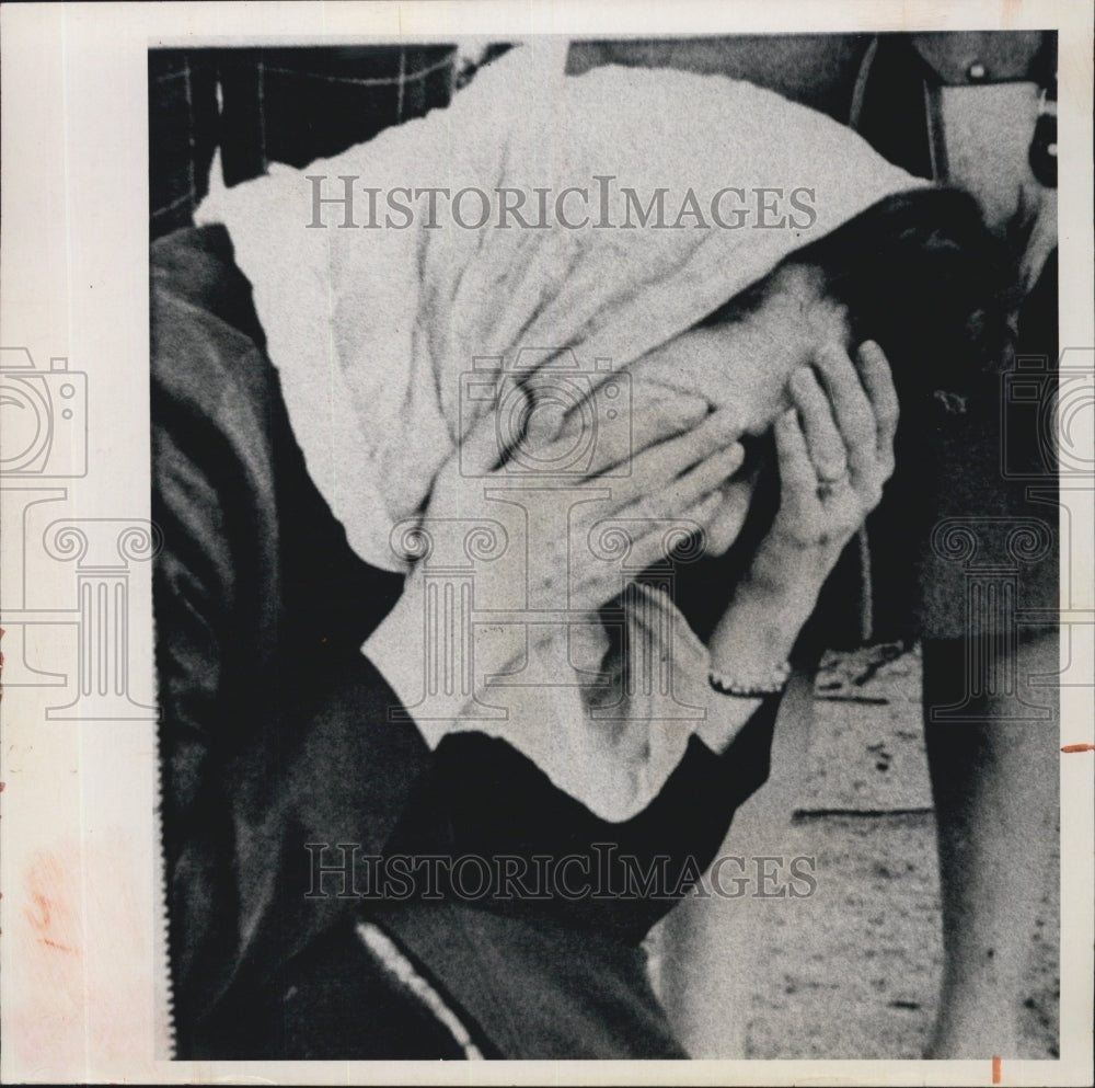 1979 Press Photo Woman speaks of grief of loss of husband - Historic Images