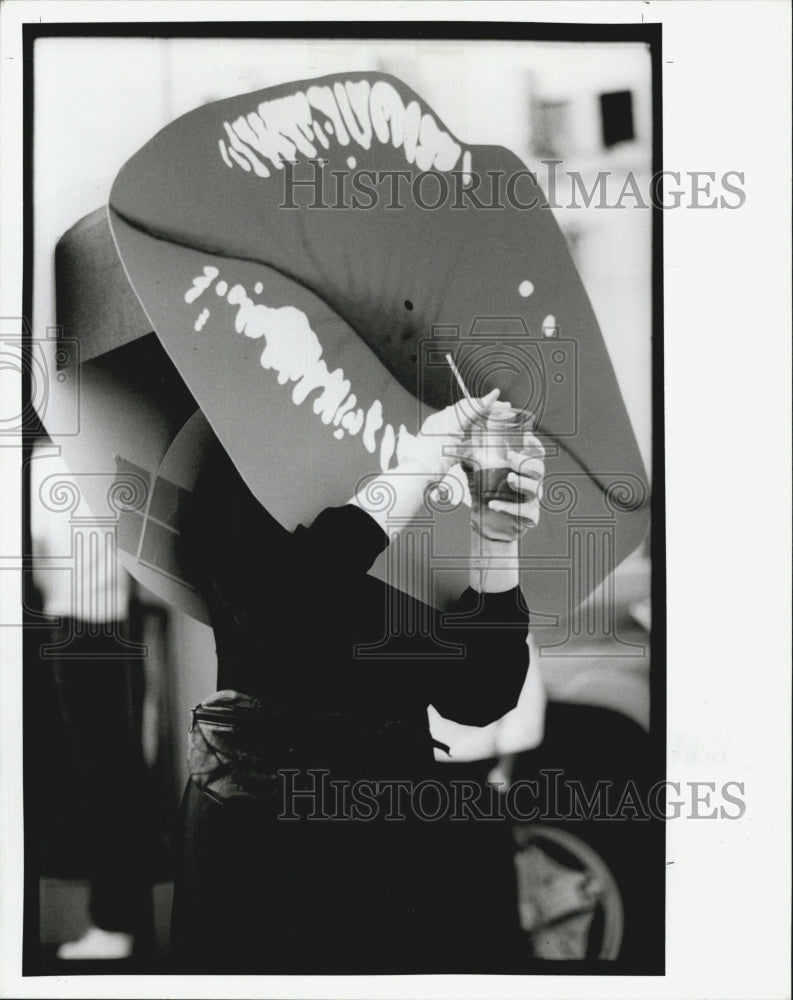 1990 Press Photo Tina Wardrep in Lips costube - Historic Images