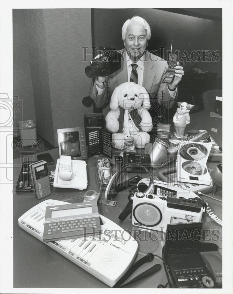 1989 Press Photo Electronic Association spokesman Jack Wayman - Historic Images