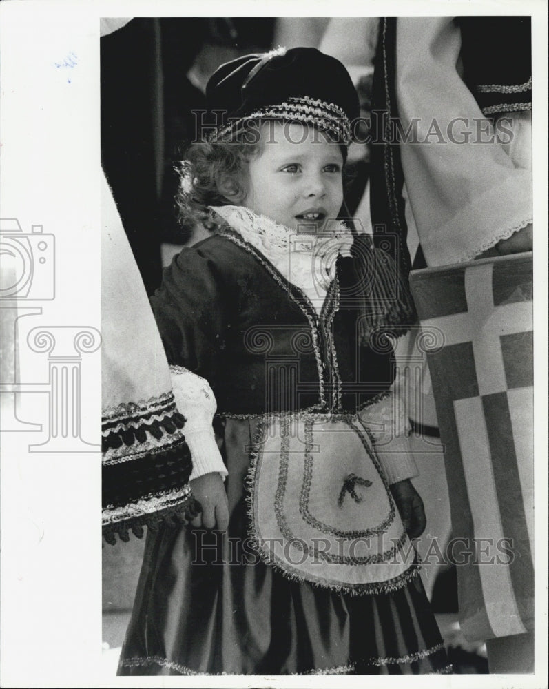 1980 Press Photo Epiphany St Nicolas Grk Orth Church 2 Yr Old Greek Dressed Girl - Historic Images