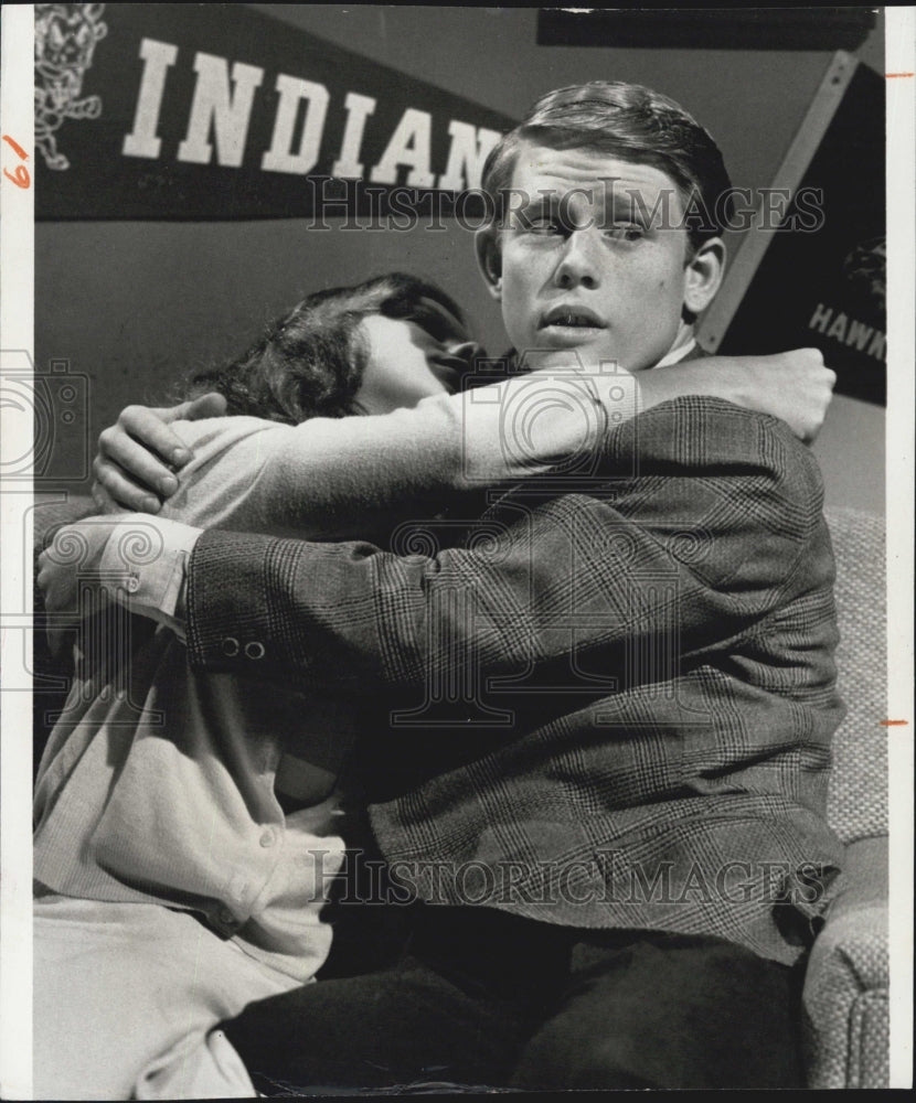 1974 Ron Howard Actor Linda Purl Actress Happy Days Television Show - Historic Images