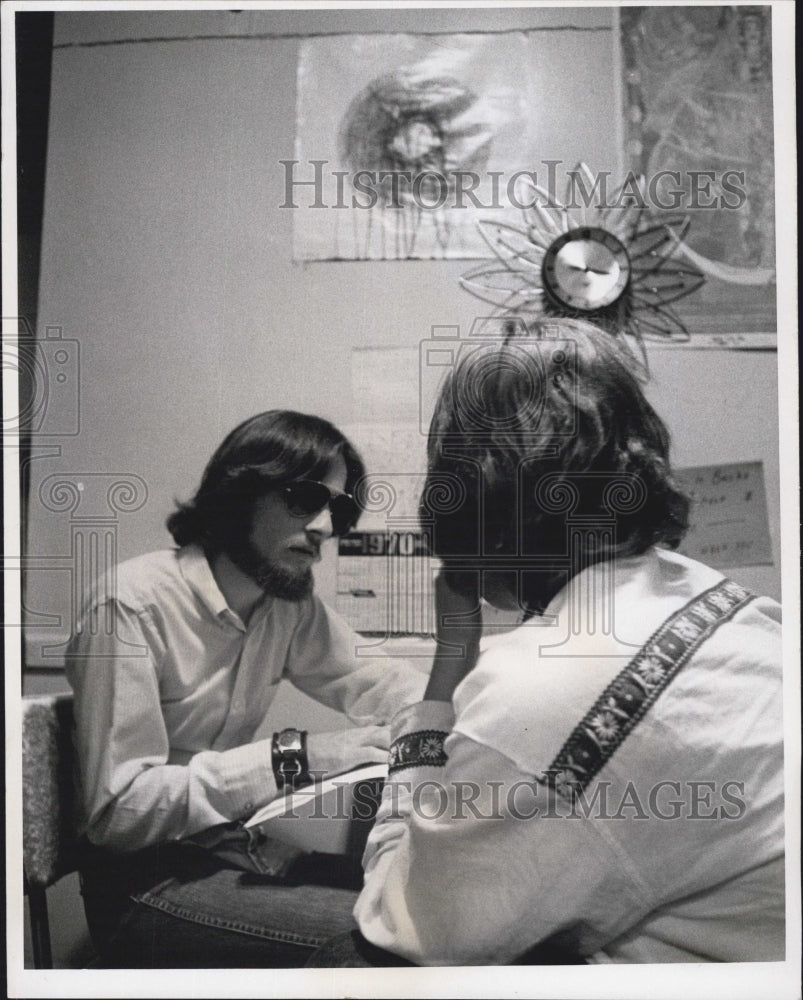 1970 Volunteer worker Joe Moody interviews patient Los Angeles Free - Historic Images