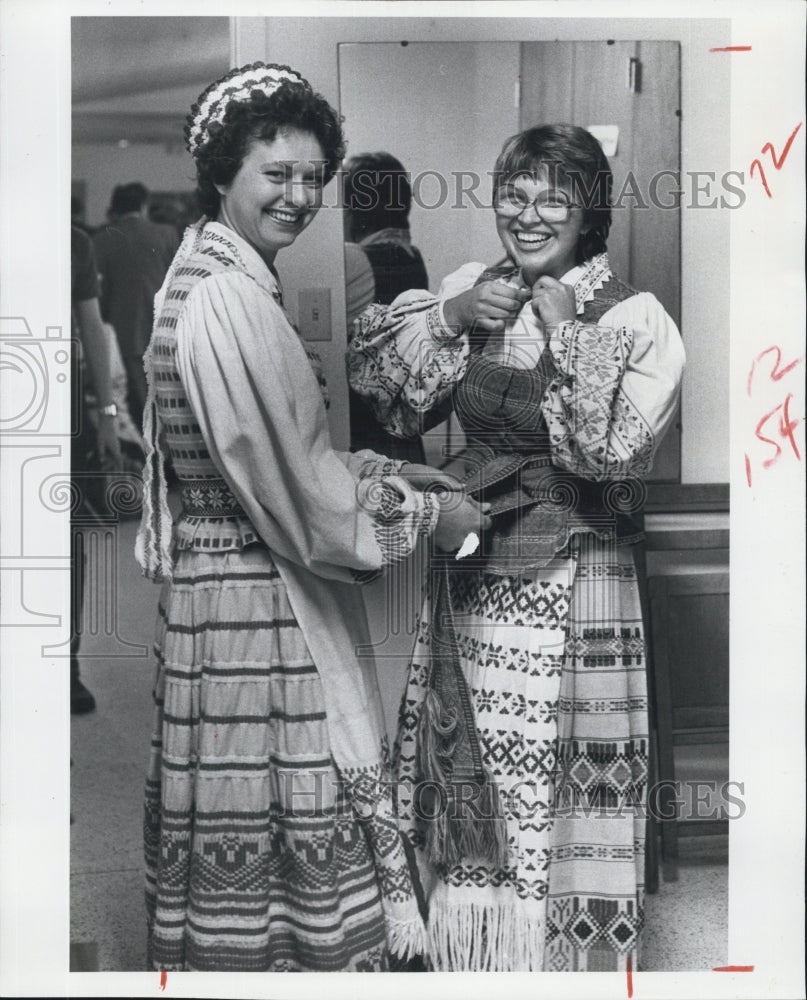 1982 Press Photo Lithuanian People Celebrating Lithuanian's Independance - Historic Images