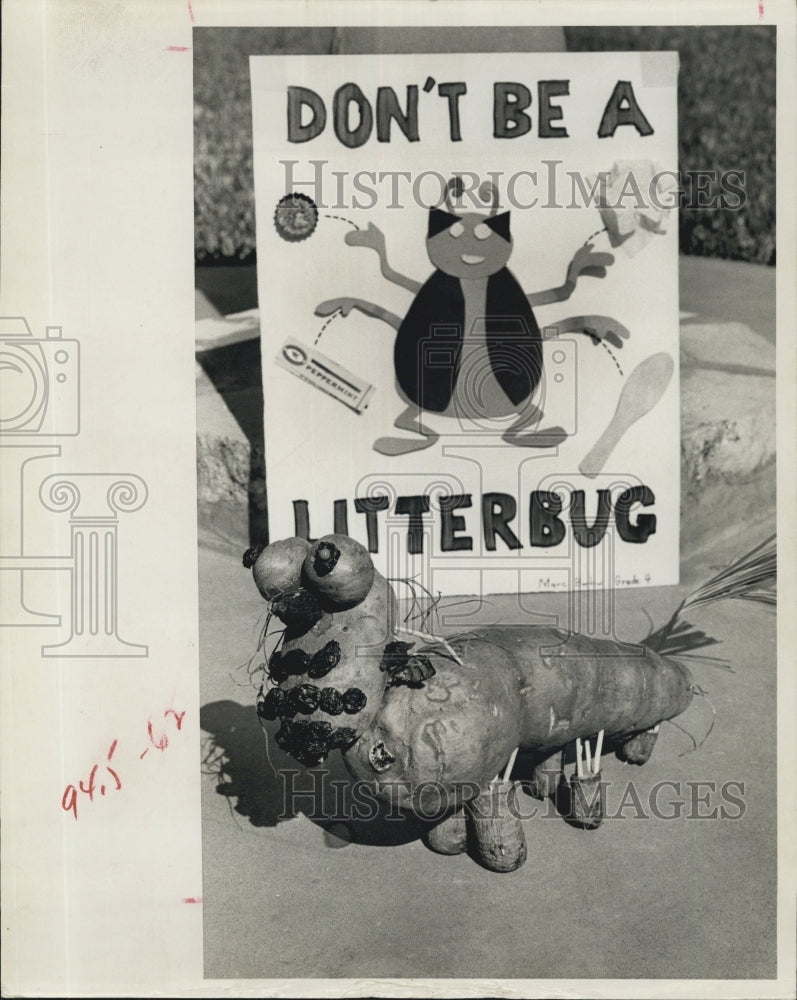1966 Hillbillies Of Child's Park Make Potato Bugs Remind No Litterng - Historic Images