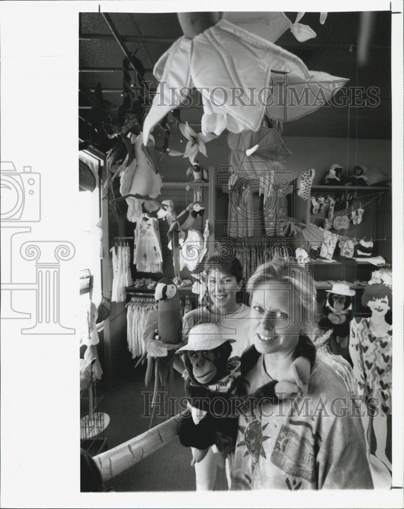 1990 Press Photo Partners Of Little Go-Rillas Store For Kids St Petersburg Bch - Historic Images