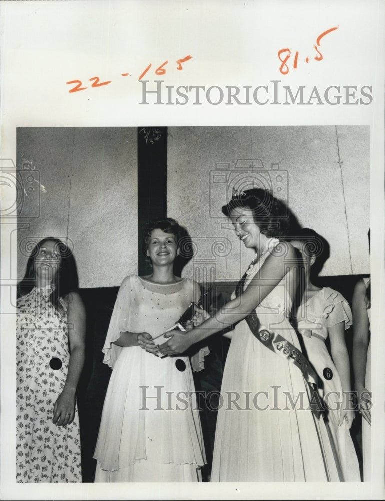 1976 Queen Libby Gavin Debbie Miller Lions Club Beauty Pageant - Historic Images