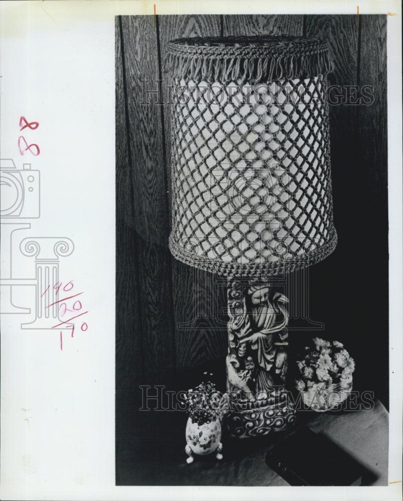 1971 Press Photo Handmade Crochet Lampshade Fringe Lamp - Historic Images