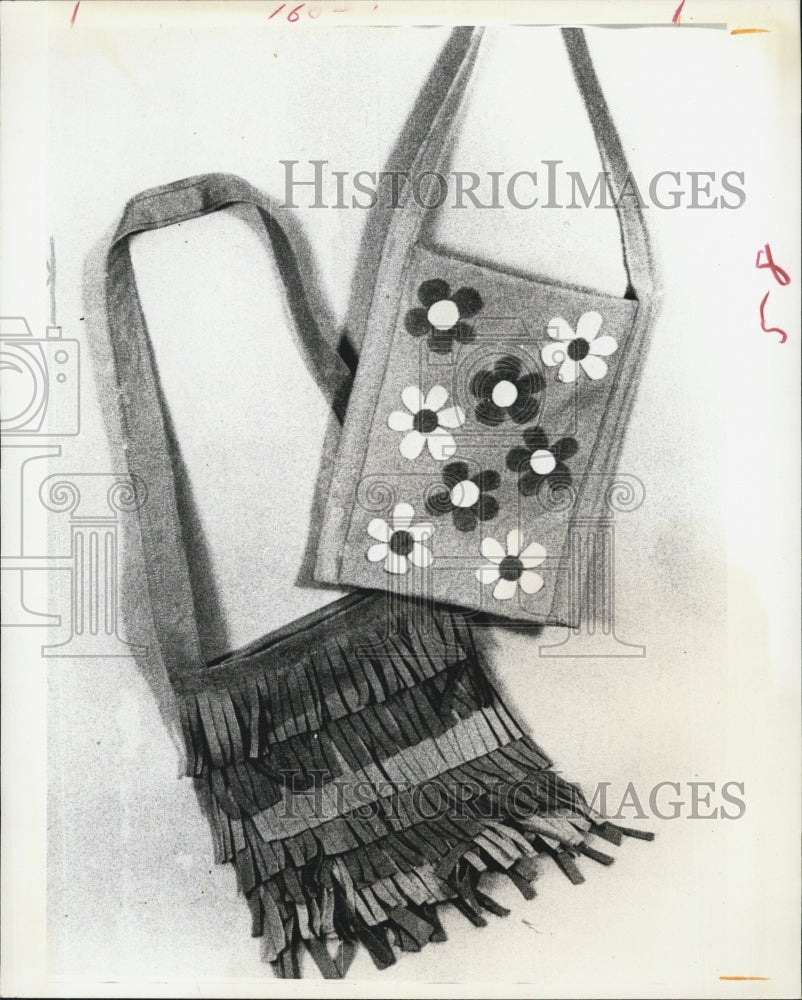 1971 Press Photo Hand Craft "Carry-all" Bags - Historic Images
