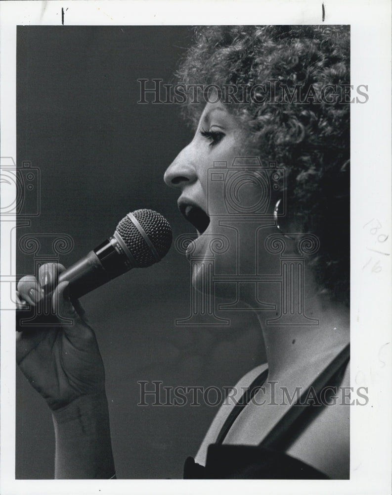 1977 Jill Mason of London Flair instrumental group. - Historic Images