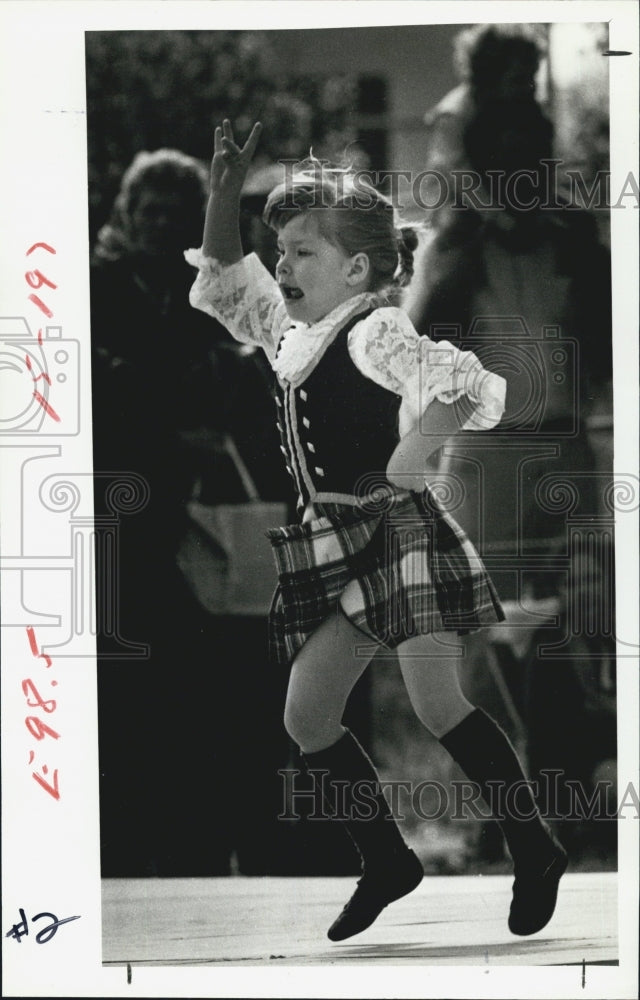 1979 Press Photo Higlhand Games Heather Geason competes in baby games - Historic Images