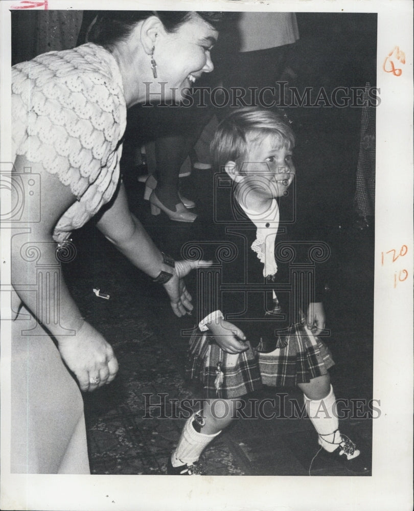 1975 Press Photo Glen Ross does his version on the Highland Fling - Historic Images