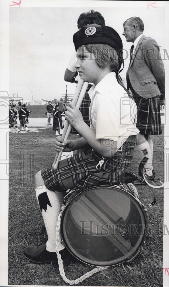 1975 Raymond Swinton of Asheville NC waits his turn to play - Historic Images