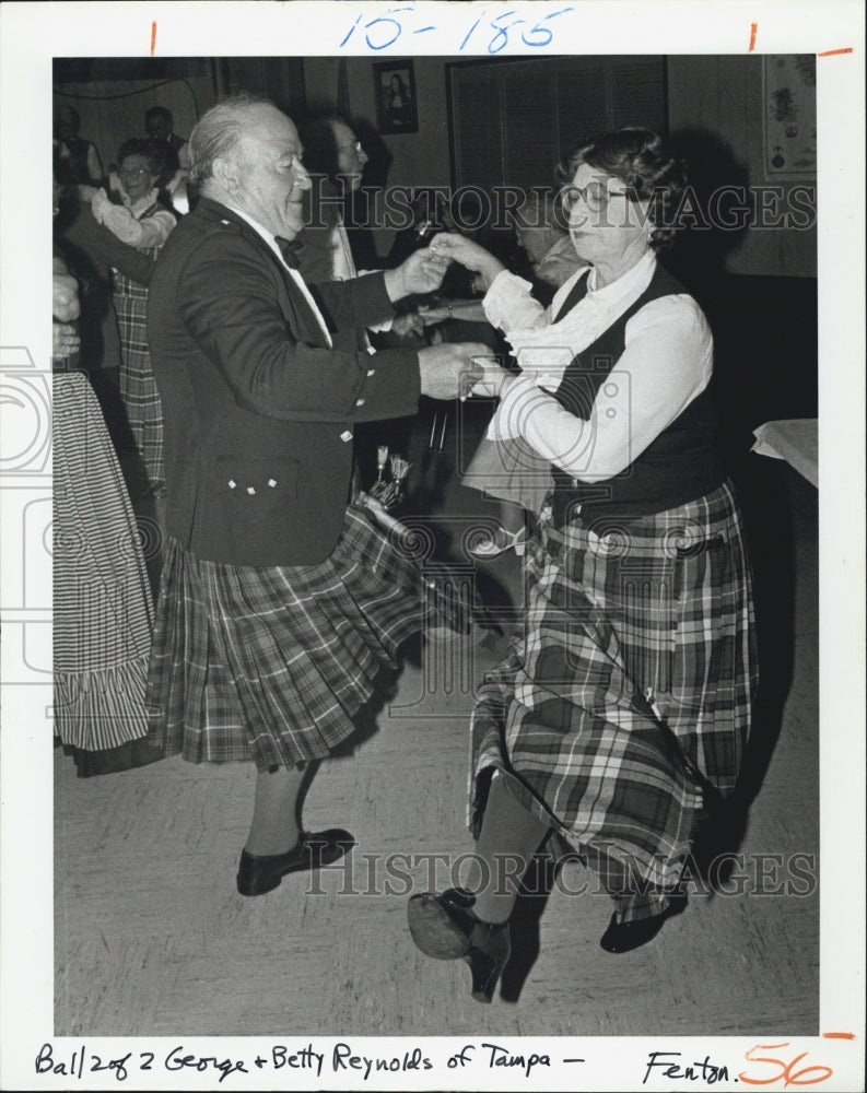 1983 Press Photo George And Betty Reynolds Of Tampa FL In Kilts Dancing - Historic Images