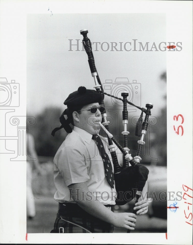 1982 Press Photo Pipers Are Prevalent Throughout Yr In Dunedin-Donald MacPhee - Historic Images