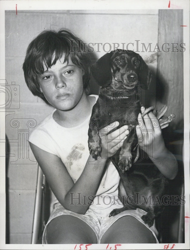 1970 Pam Serletice with Schapps, prize for longest Nose in show. - Historic Images