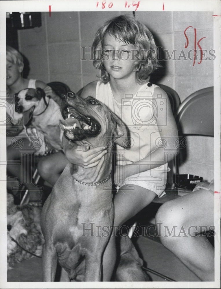 1970 Holly Goodchild and Rebel, voted largest pet in thw Show. - Historic Images