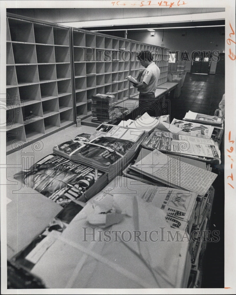 1976 Post Office moves new Location at New Port Richey. - Historic Images