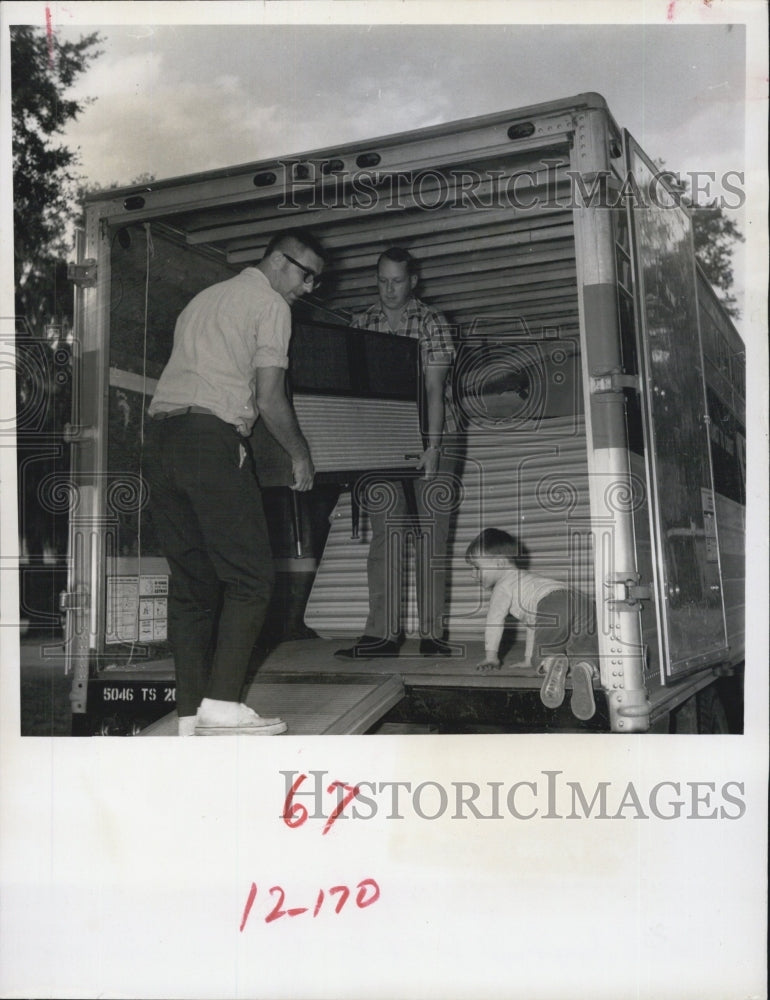 1969 Press Photo New Port Richey Police Chief Move in. - Historic Images